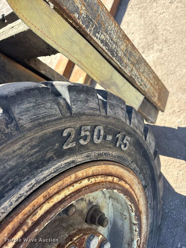 image for item ES8459 2012 Yale GDP080LJNPBV097 forklift