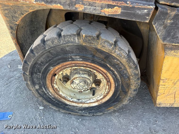 image for item ES8459 2012 Yale GDP080LJNPBV097 forklift