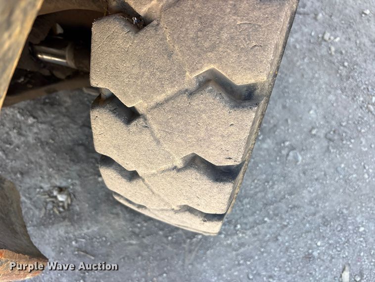 image for item ES8459 2012 Yale GDP080LJNPBV097 forklift