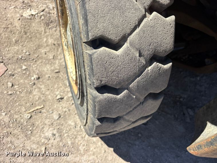 image for item ES8459 2012 Yale GDP080LJNPBV097 forklift