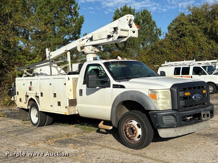 image for item ES8463 2011 Ford F450 Super Duty bucket truck