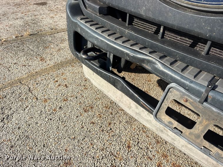 image for item ES8463 2011 Ford F450 Super Duty bucket truck