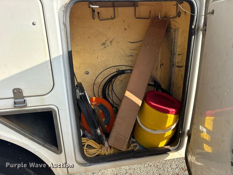 image for item ES8463 2011 Ford F450 Super Duty bucket truck