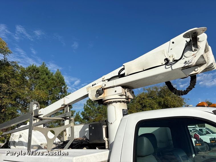 image for item ES8463 2011 Ford F450 Super Duty bucket truck