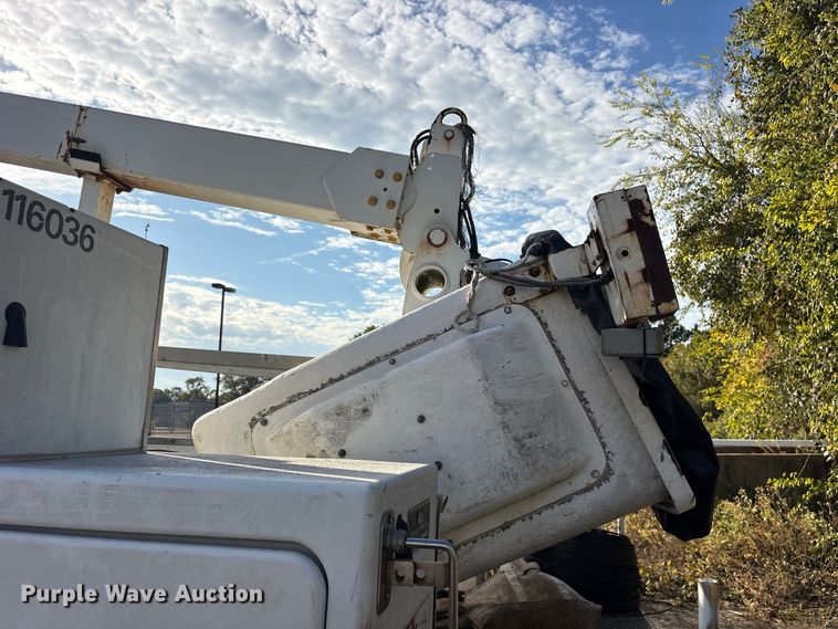 image for item ES8463 2011 Ford F450 Super Duty bucket truck