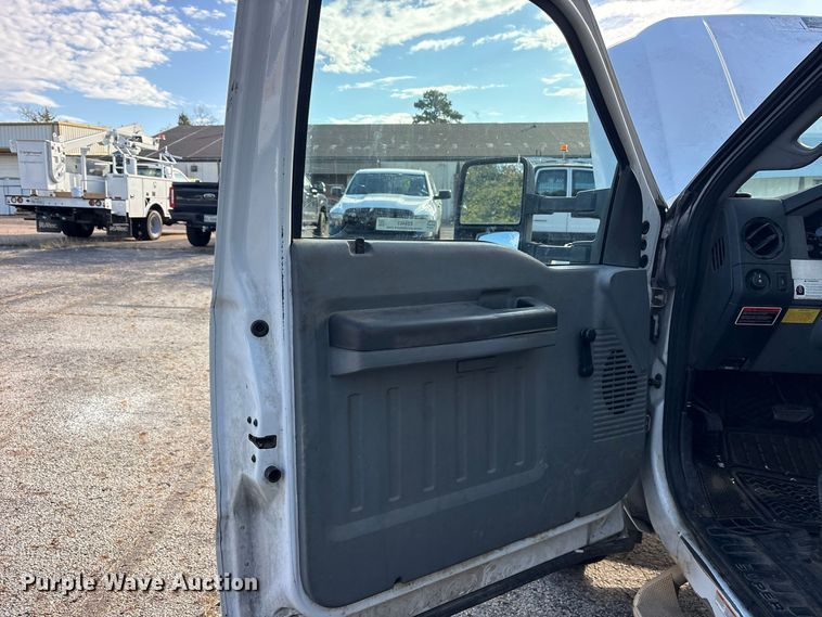 image for item ES8463 2011 Ford F450 Super Duty bucket truck