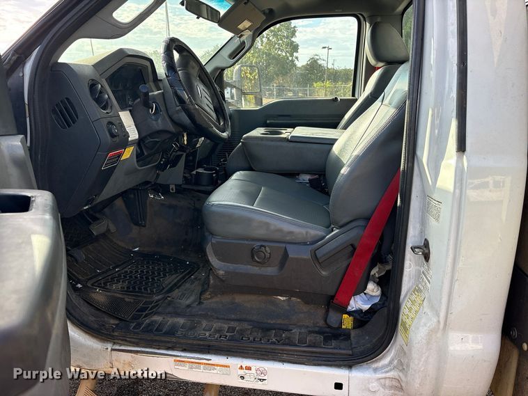 image for item ES8463 2011 Ford F450 Super Duty bucket truck