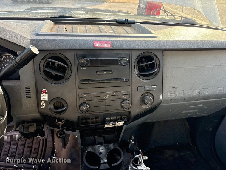 image for item ES8463 2011 Ford F450 Super Duty bucket truck
