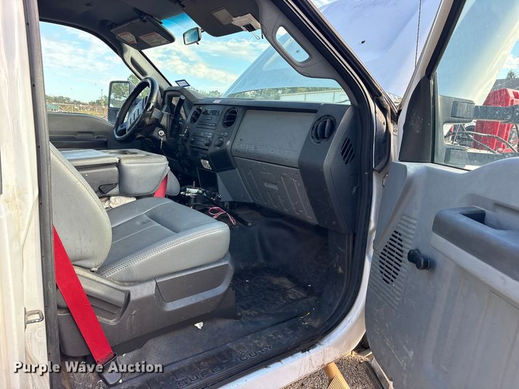 image for item ES8463 2011 Ford F450 Super Duty bucket truck