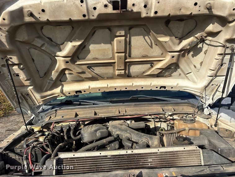 image for item ES8463 2011 Ford F450 Super Duty bucket truck