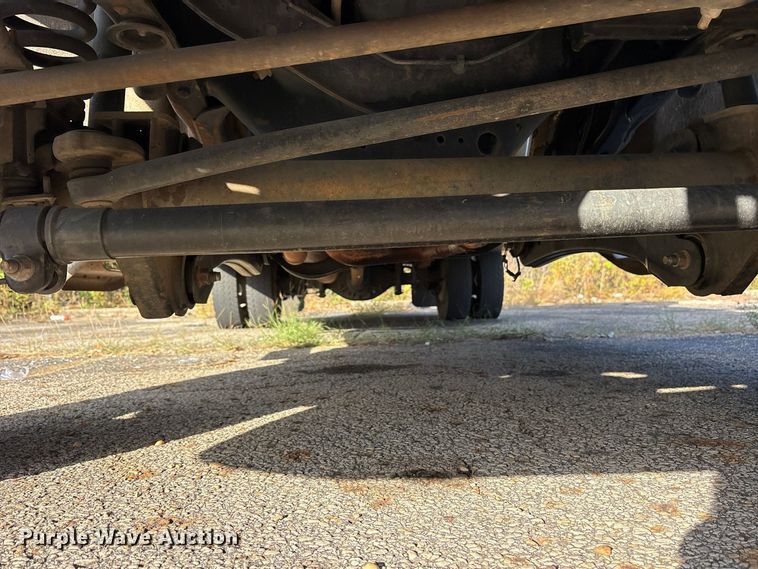 image for item ES8463 2011 Ford F450 Super Duty bucket truck