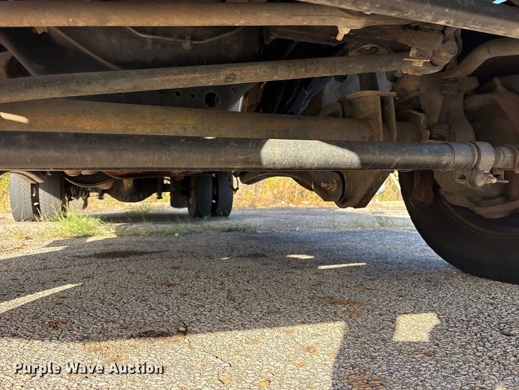image for item ES8463 2011 Ford F450 Super Duty bucket truck