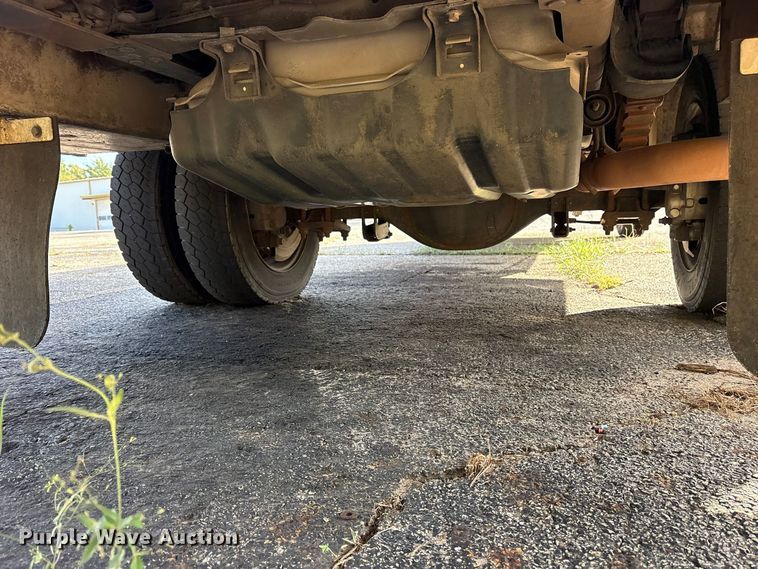 image for item ES8463 2011 Ford F450 Super Duty bucket truck