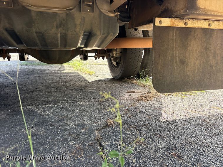 image for item ES8463 2011 Ford F450 Super Duty bucket truck