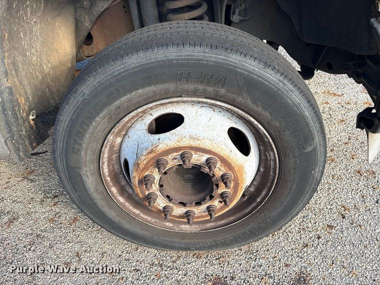 image for item ES8463 2011 Ford F450 Super Duty bucket truck