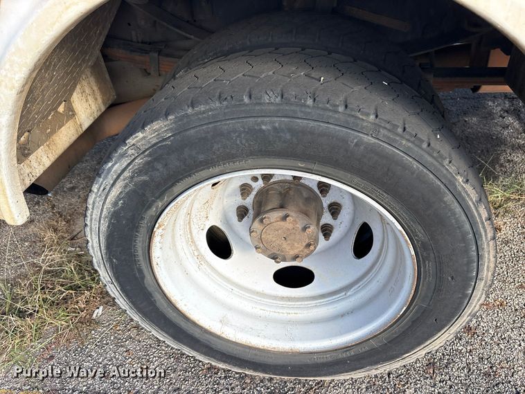 image for item ES8463 2011 Ford F450 Super Duty bucket truck