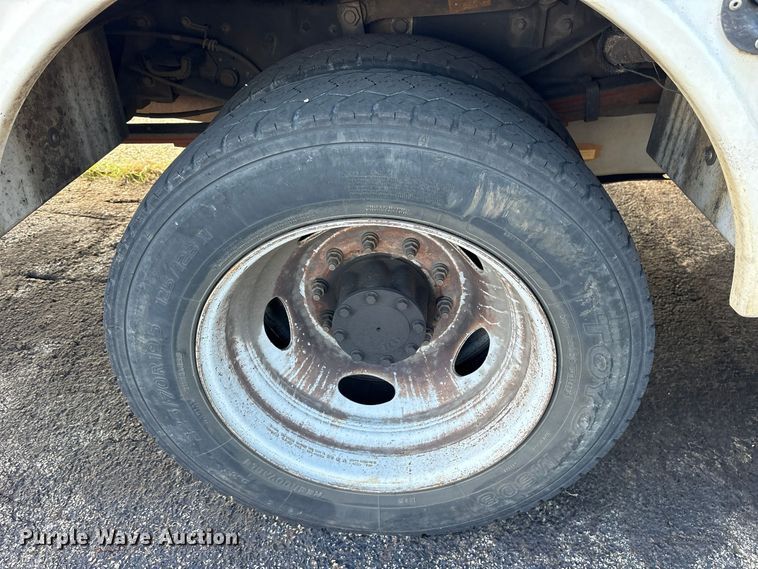 image for item ES8463 2011 Ford F450 Super Duty bucket truck