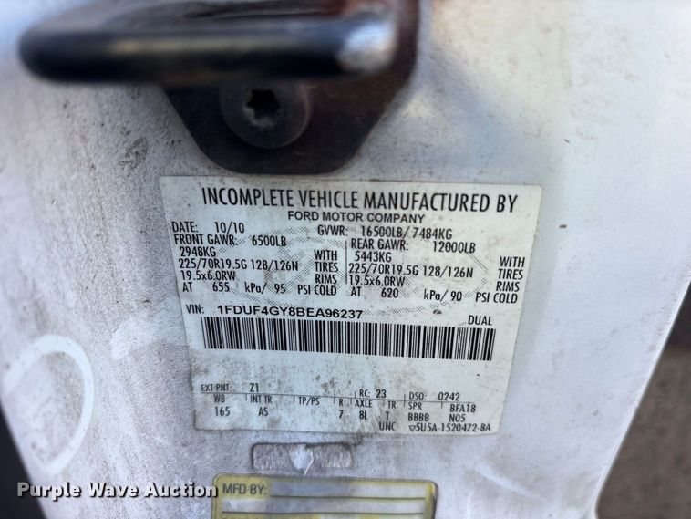 image for item ES8463 2011 Ford F450 Super Duty bucket truck