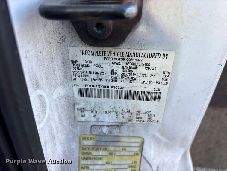 image for item ES8463 2011 Ford F450 Super Duty bucket truck