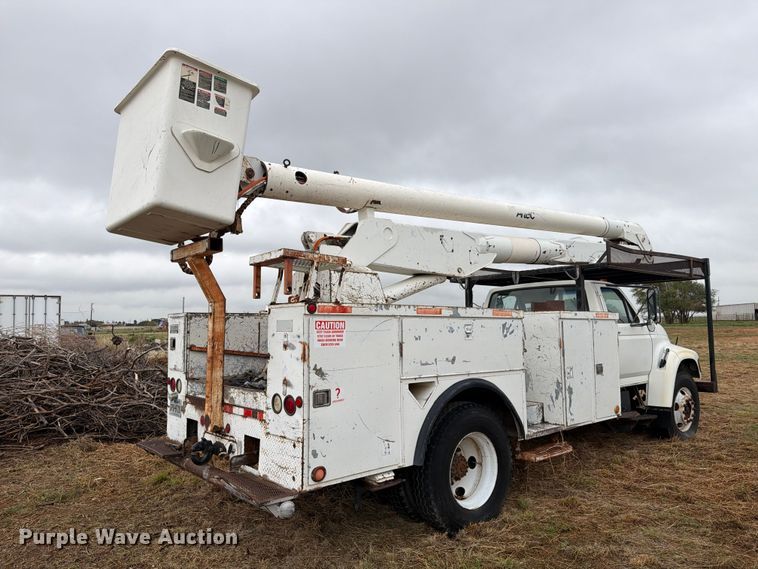 image for item EU5911 1997 Ford F800 bucket truck