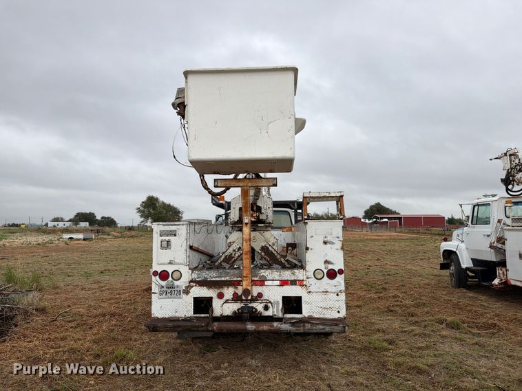 image for item EU5911 1997 Ford F800 bucket truck