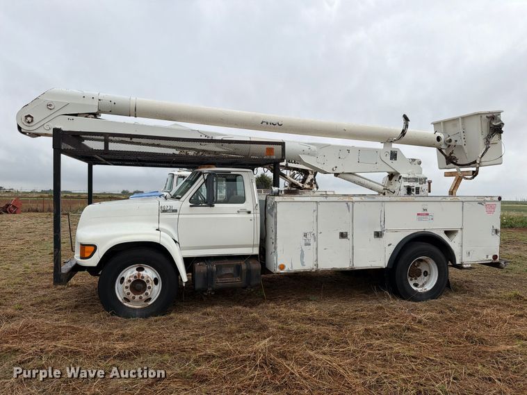 image for item EU5911 1997 Ford F800 bucket truck