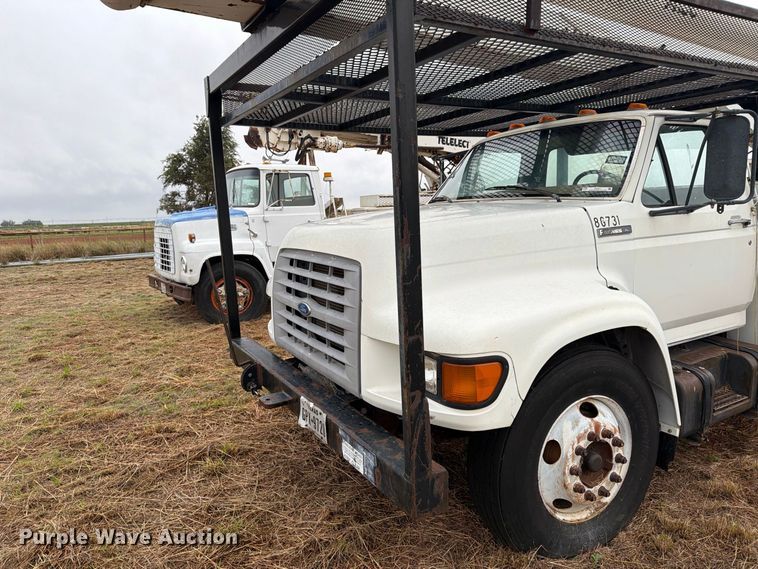 image for item EU5911 1997 Ford F800 bucket truck