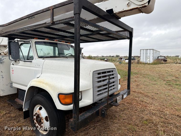 image for item EU5911 1997 Ford F800 bucket truck