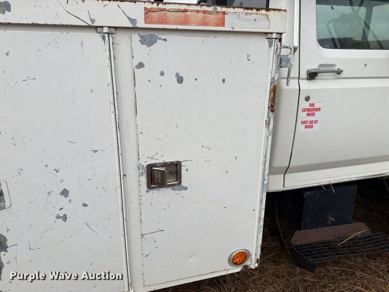 image for item EU5911 1997 Ford F800 bucket truck