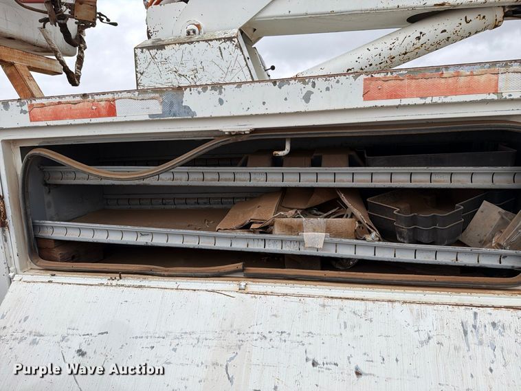 image for item EU5911 1997 Ford F800 bucket truck