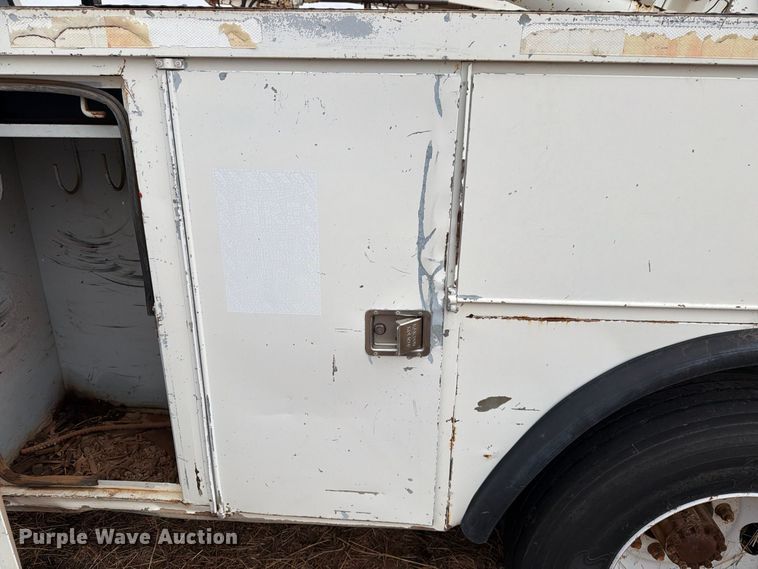 image for item EU5911 1997 Ford F800 bucket truck