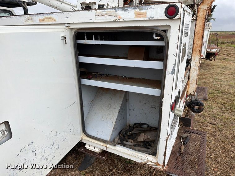 image for item EU5911 1997 Ford F800 bucket truck