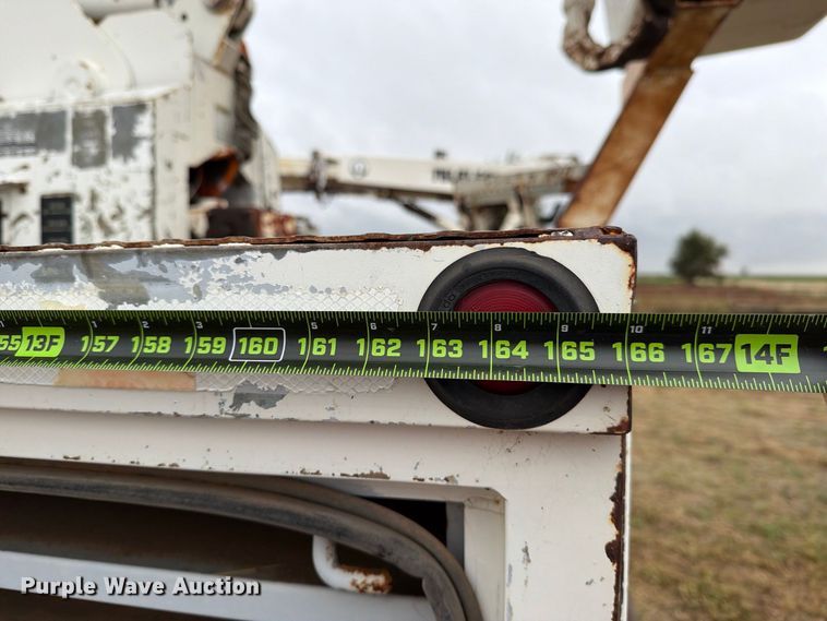 image for item EU5911 1997 Ford F800 bucket truck