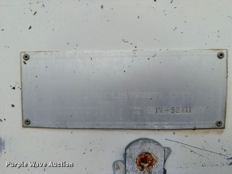 image for item EU5911 1997 Ford F800 bucket truck