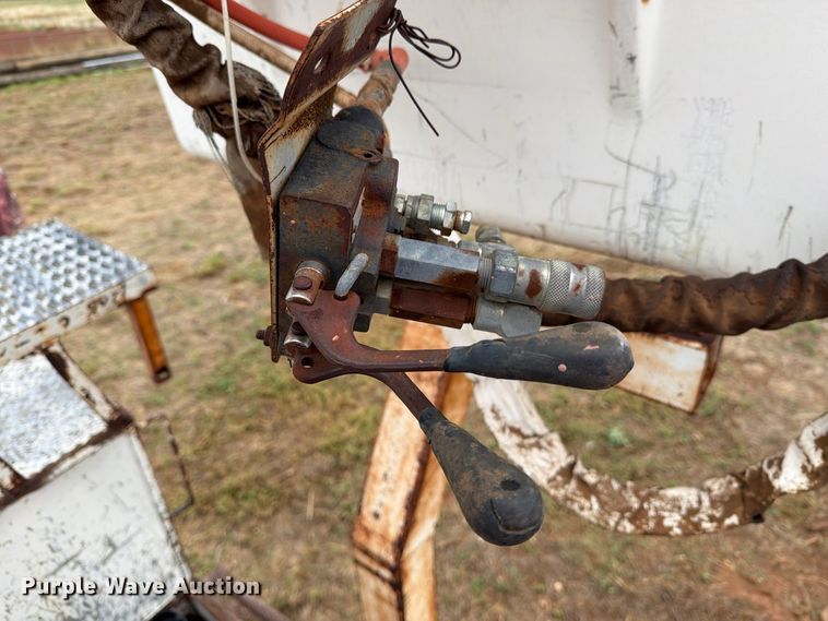image for item EU5911 1997 Ford F800 bucket truck