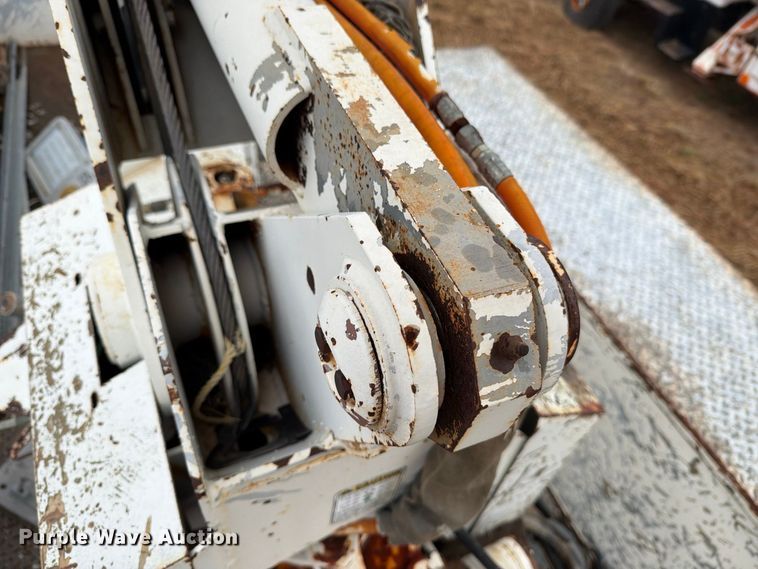 image for item EU5911 1997 Ford F800 bucket truck