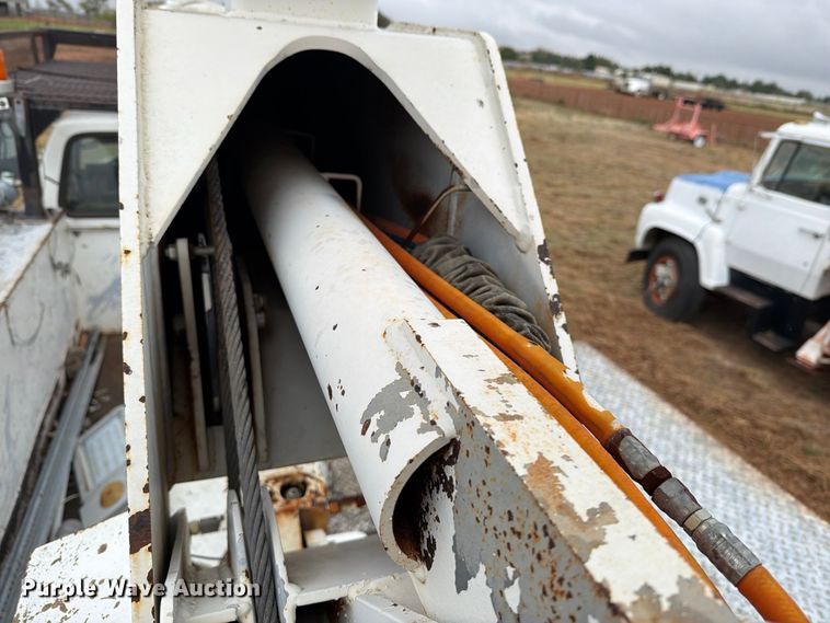 image for item EU5911 1997 Ford F800 bucket truck