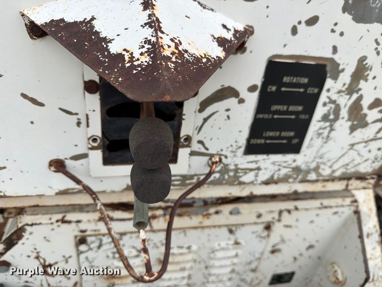 image for item EU5911 1997 Ford F800 bucket truck