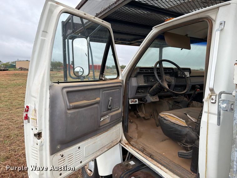 image for item EU5911 1997 Ford F800 bucket truck