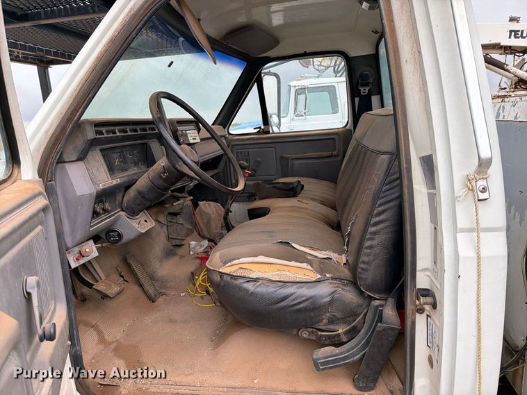image for item EU5911 1997 Ford F800 bucket truck