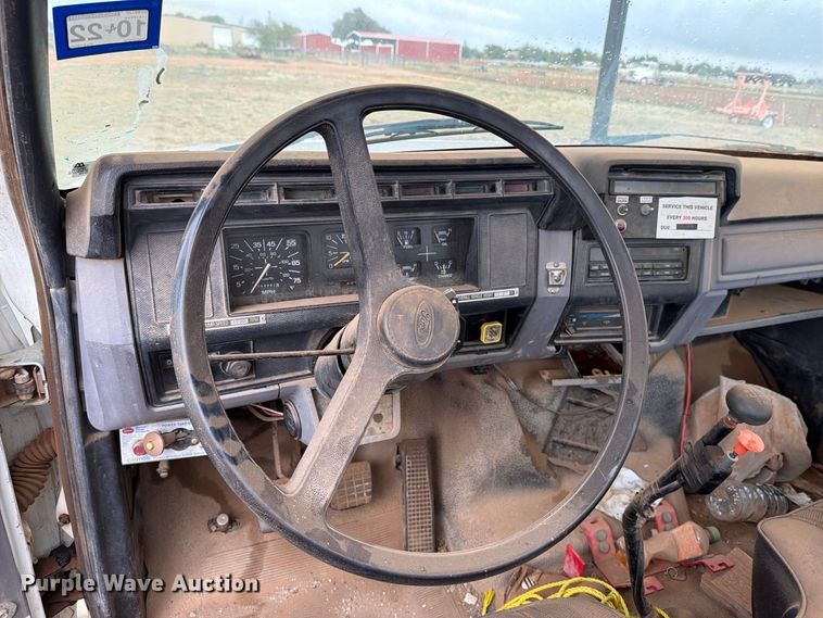 image for item EU5911 1997 Ford F800 bucket truck