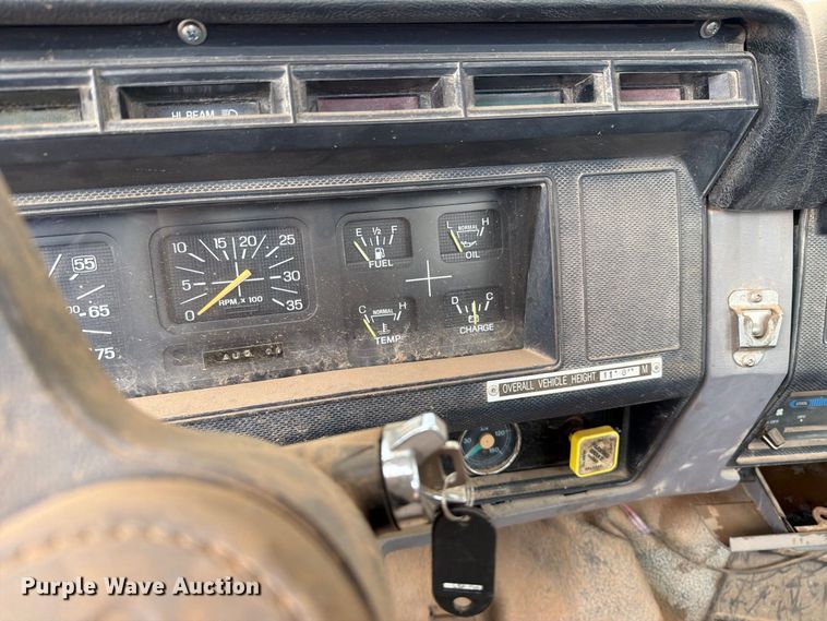 image for item EU5911 1997 Ford F800 bucket truck