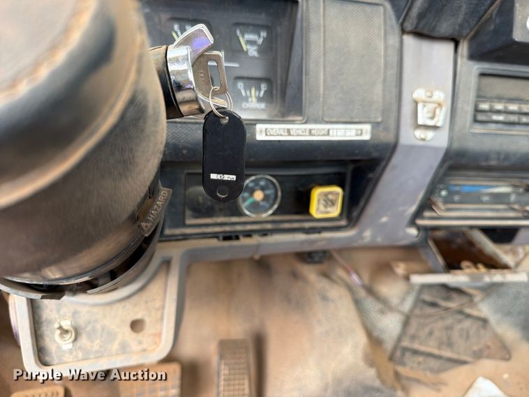 image for item EU5911 1997 Ford F800 bucket truck