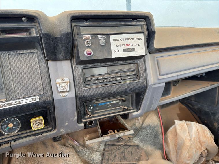 image for item EU5911 1997 Ford F800 bucket truck
