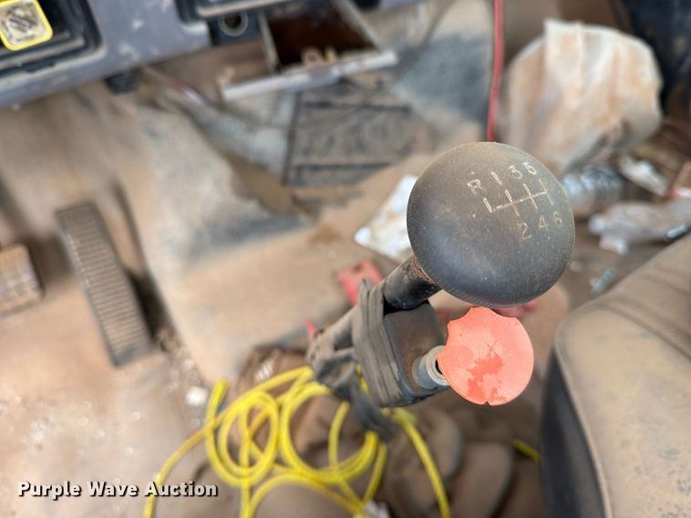 image for item EU5911 1997 Ford F800 bucket truck