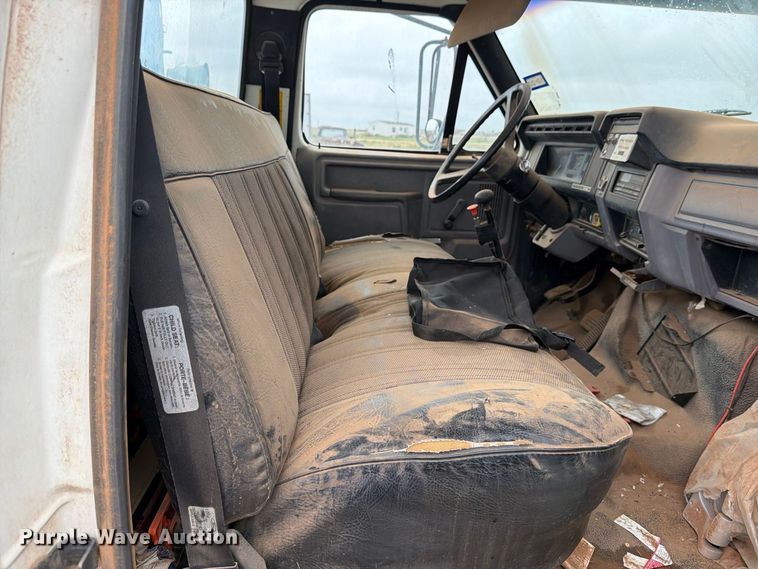 image for item EU5911 1997 Ford F800 bucket truck