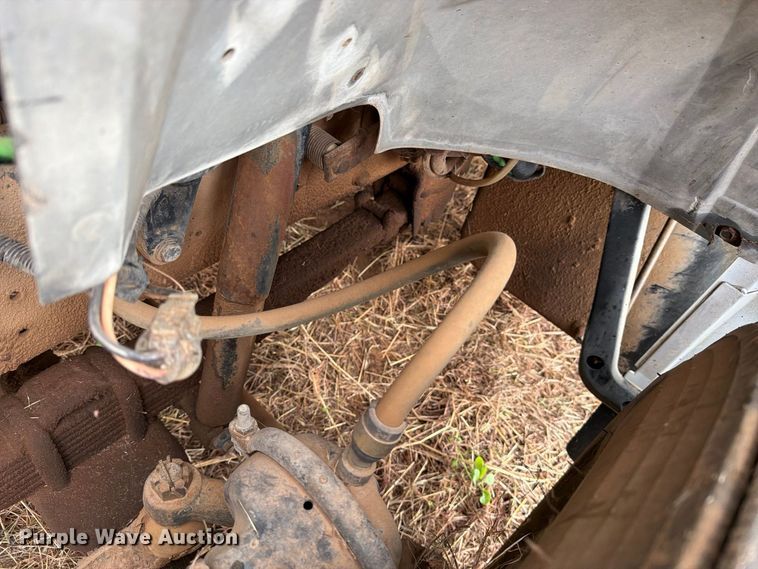 image for item EU5911 1997 Ford F800 bucket truck
