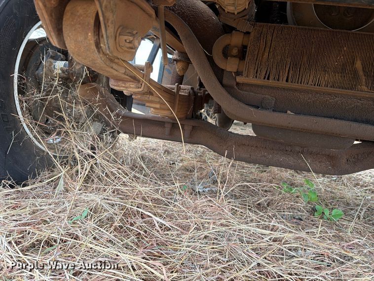 image for item EU5911 1997 Ford F800 bucket truck