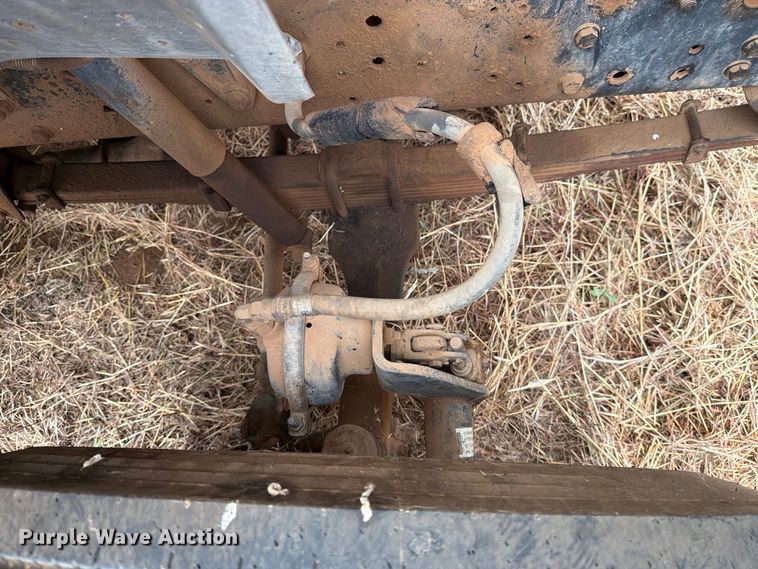 image for item EU5911 1997 Ford F800 bucket truck