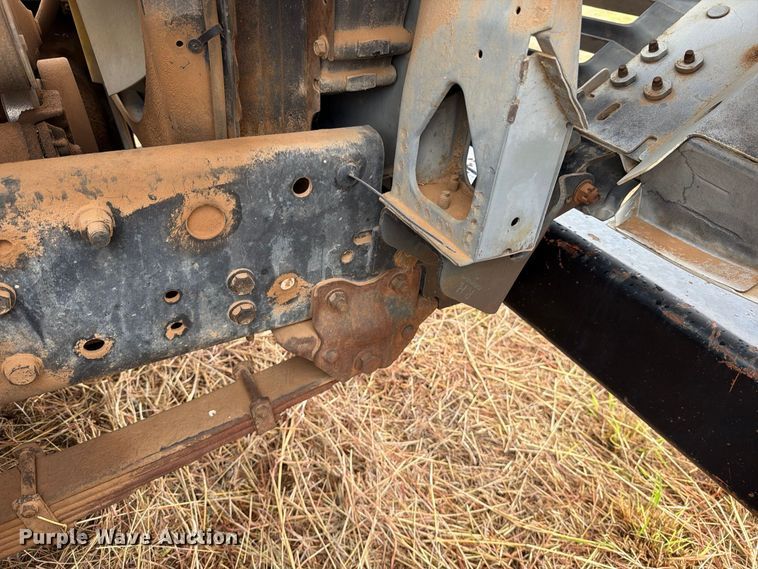 image for item EU5911 1997 Ford F800 bucket truck